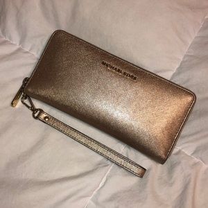 ✨ Michael Kohrs wallet — shimmery gold! ✨